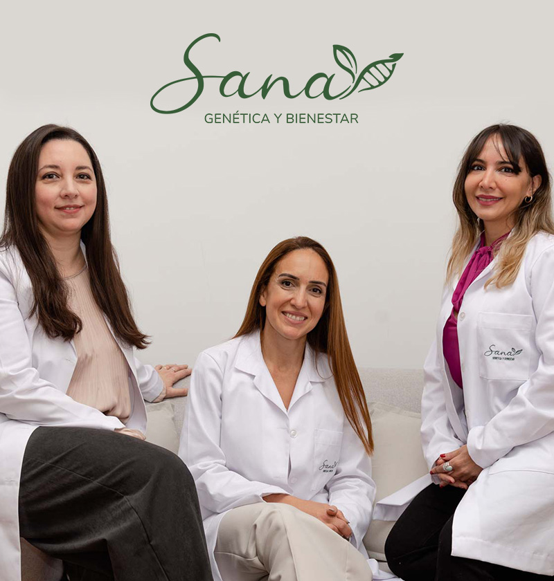 Equipo de profesionales de la salud trabajando en genética, metabolismo y estilo de vida en un entorno clínico cálido.